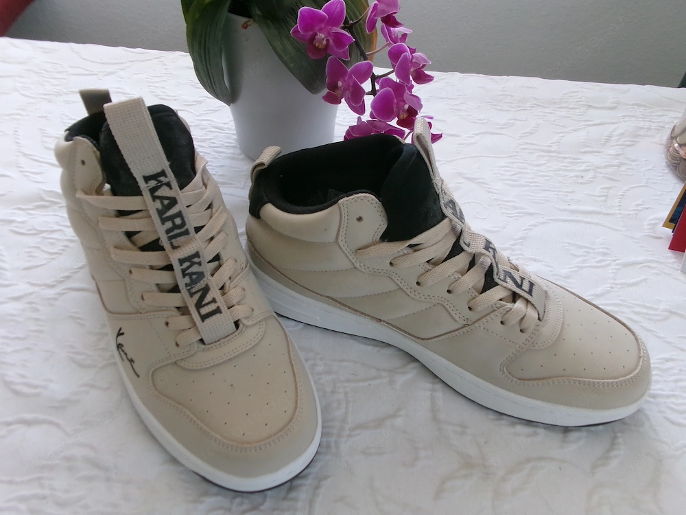 Sneaker s der Marke Karl Kani