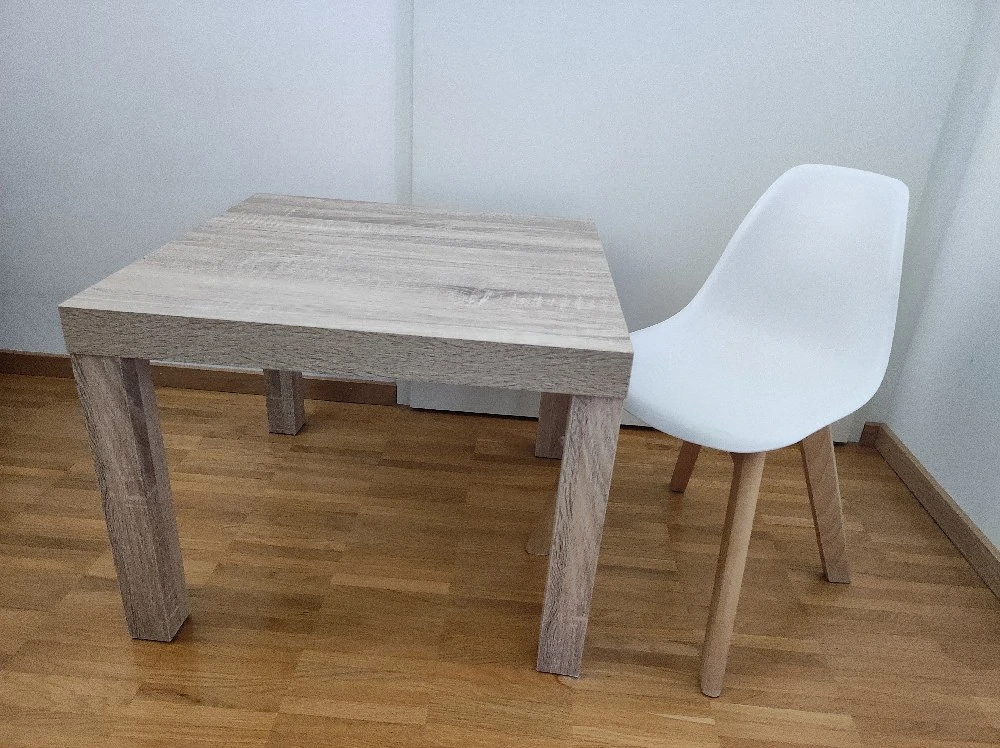 Tisch mit Stuhl Kind