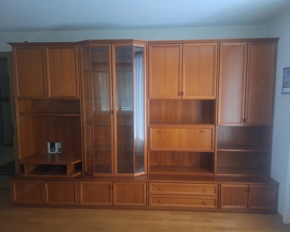 Wohnzimmerschrank
