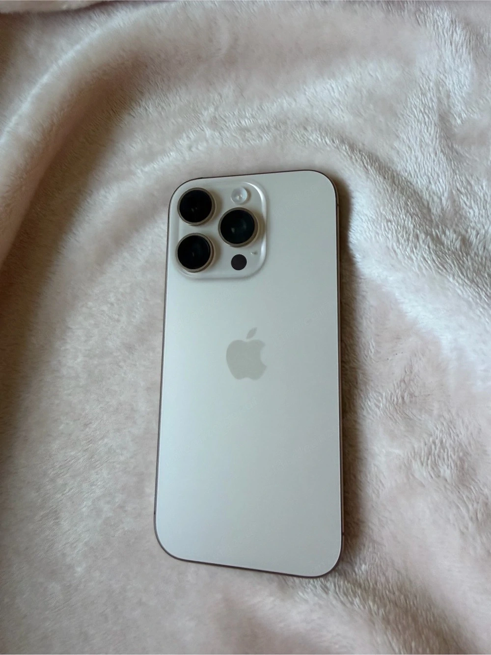 I Phone 16 Pro titan Wüstensand