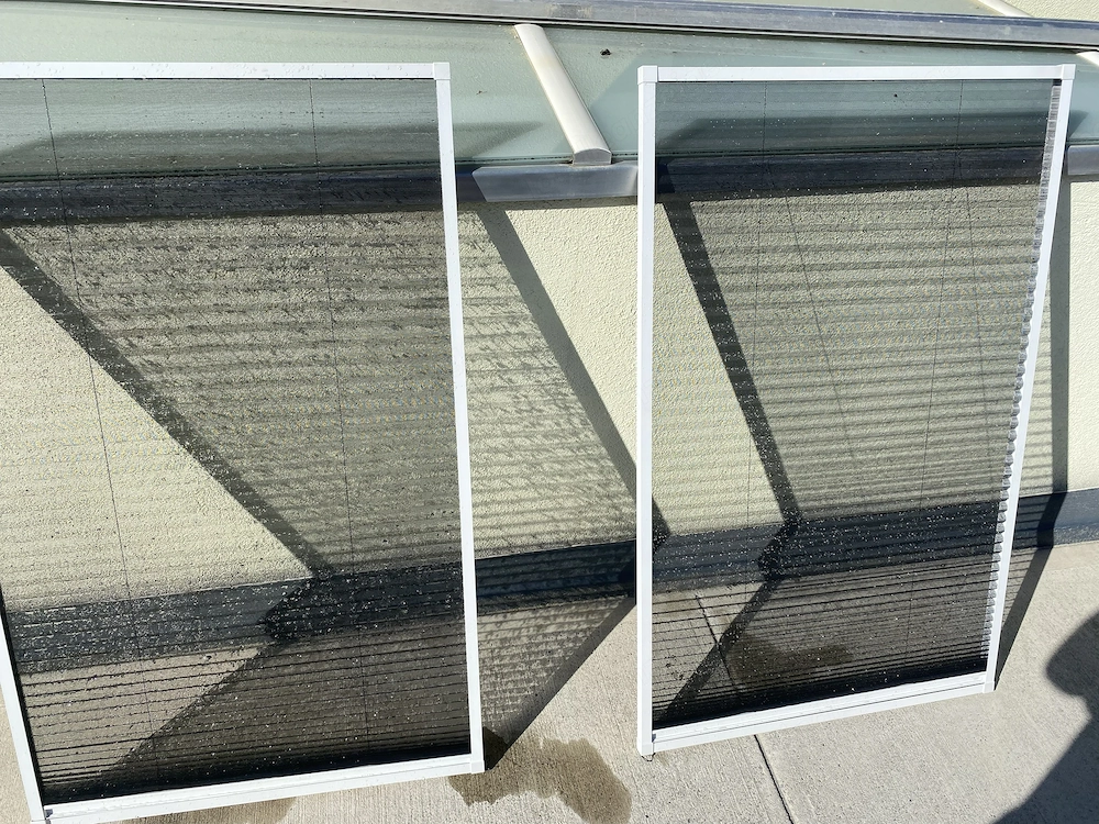 Insektenschutz für Dachfenster, in Plisseeausführung