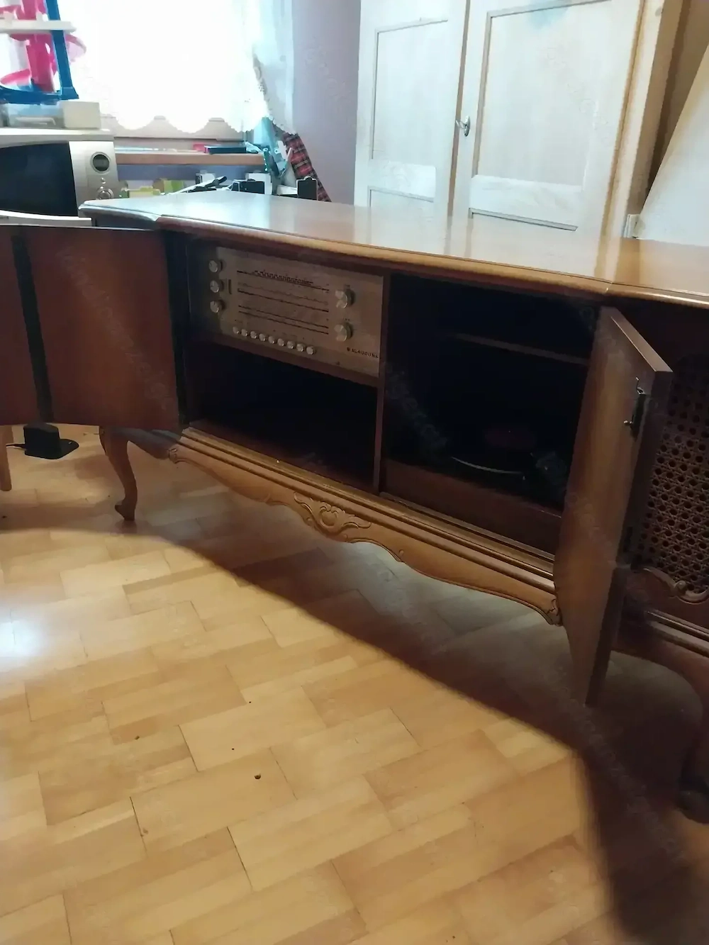 Grundig Musikschrank Radio und plattenspieler 140 X 45 X80 h 150,00  