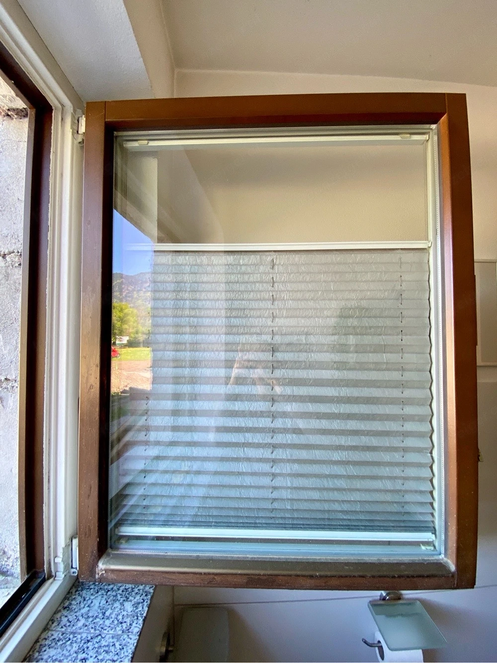 Fenster 86 x 105 cm Holz innen weiß   außen braun