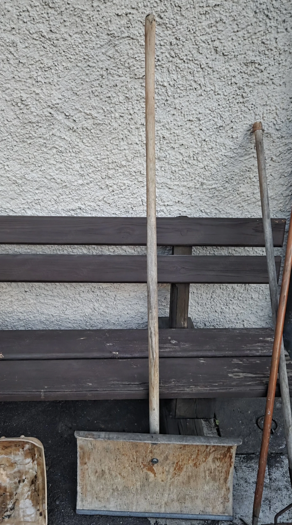 Schneeschaufel zu verschenken