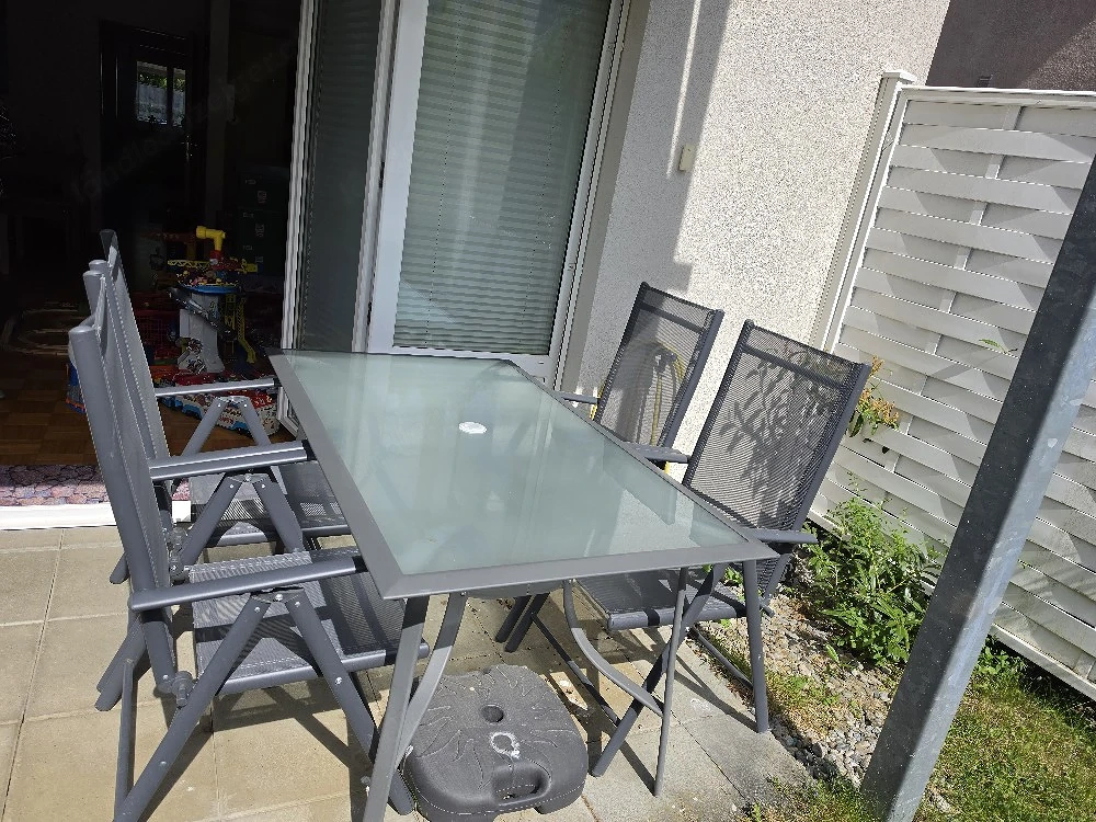 Gartentisch mit 4 Stühlen 