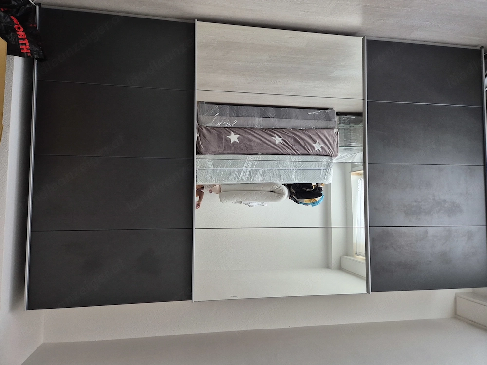 Großer Schlafzimmerschrank von Rauch zu verkaufen 