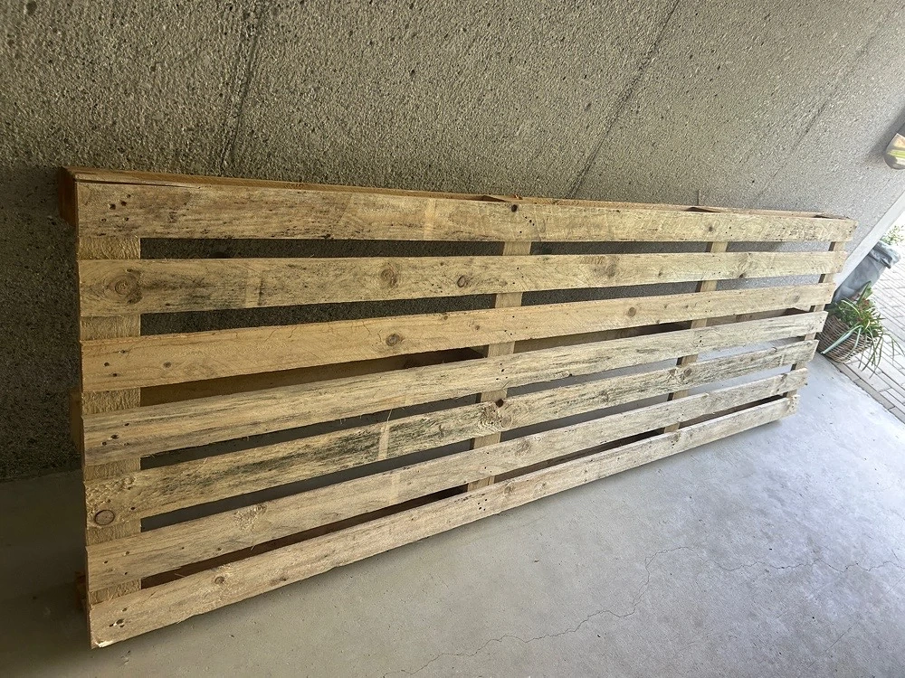 Holzpalette 3x1 m zu verschenken