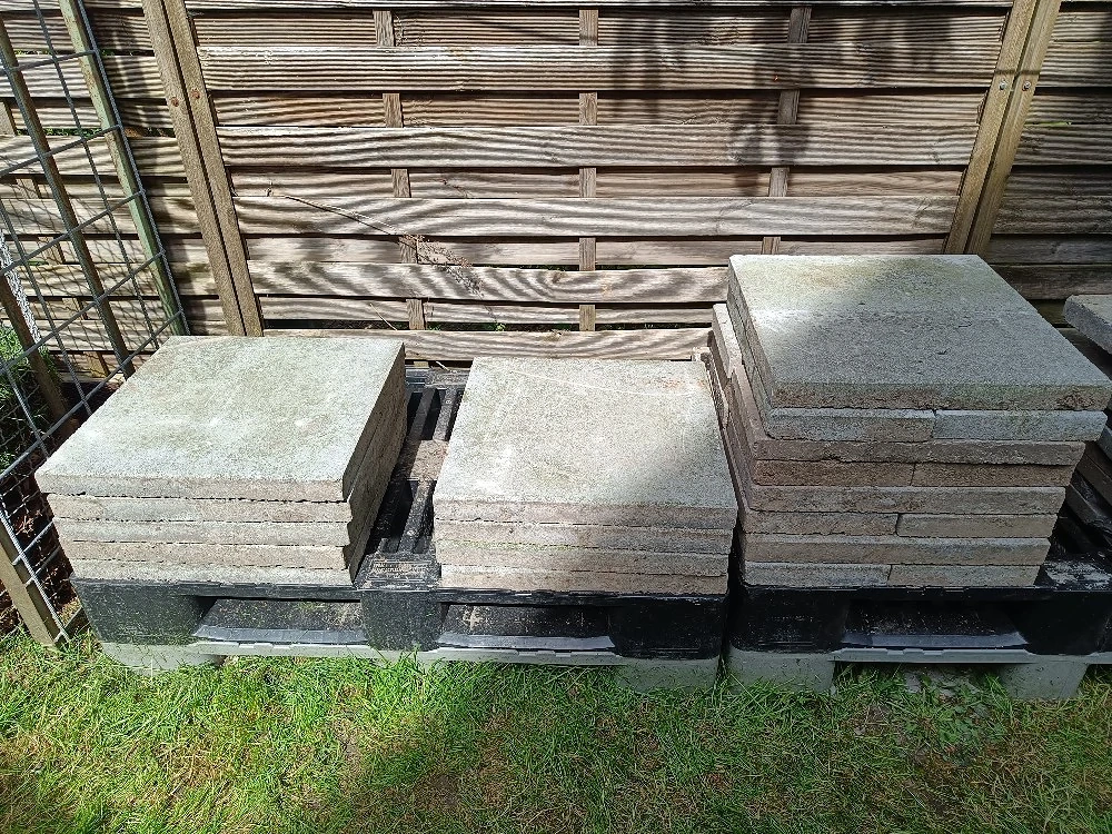 Betonplatten zu verschenken