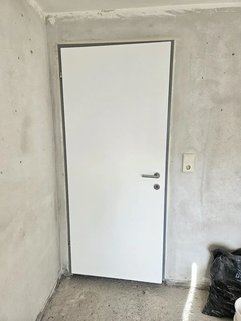 5 Stk. Vollholz Türen, weiß lackiert, Edelstahl Drücker