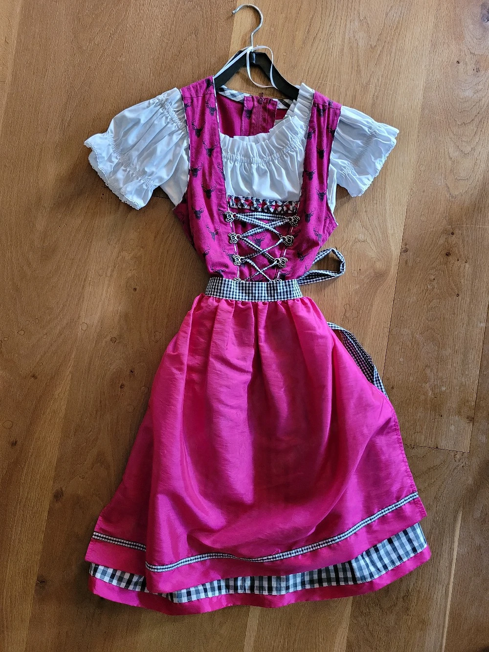 Dirndl Gr. 152
