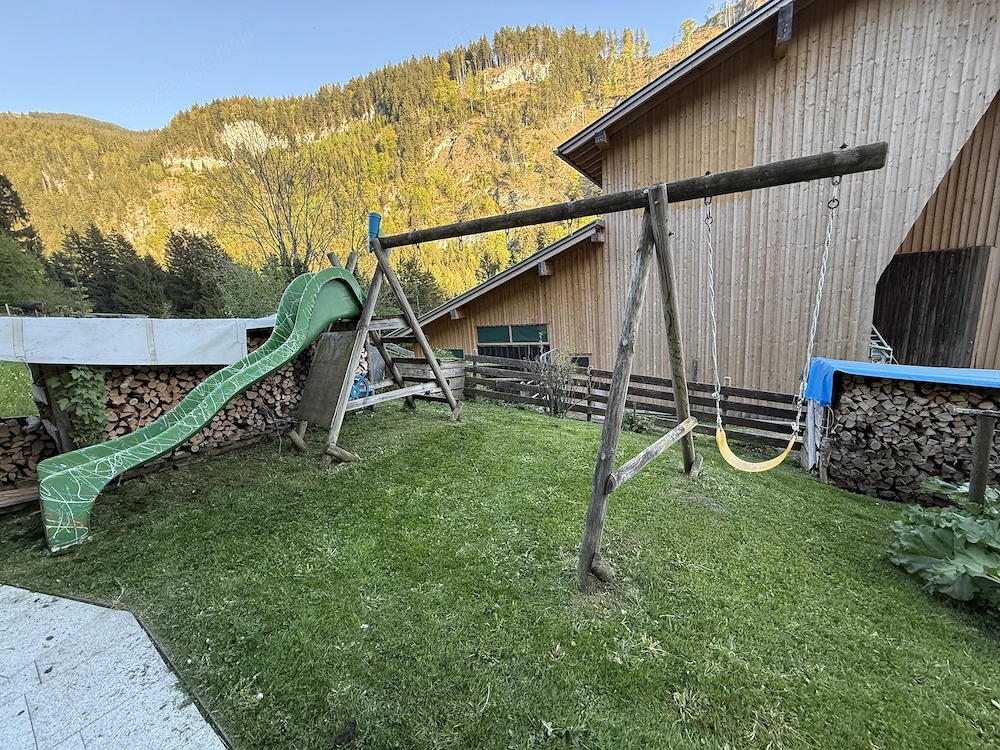 Schaukel mit Rutsche 