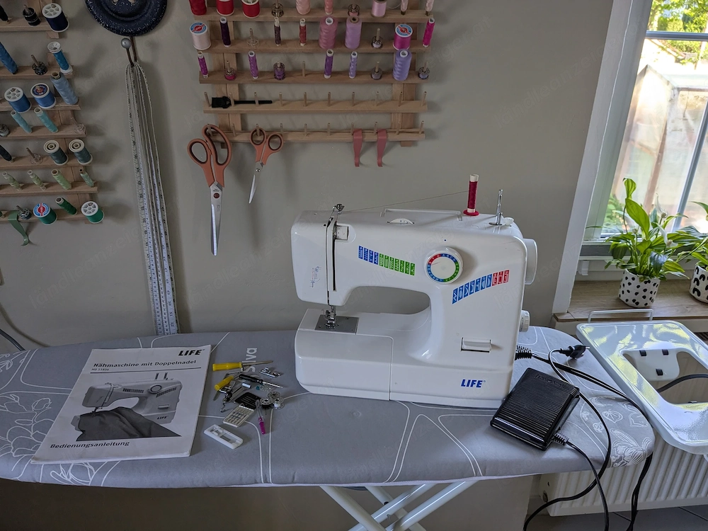 Nähmaschine mit Zubehör