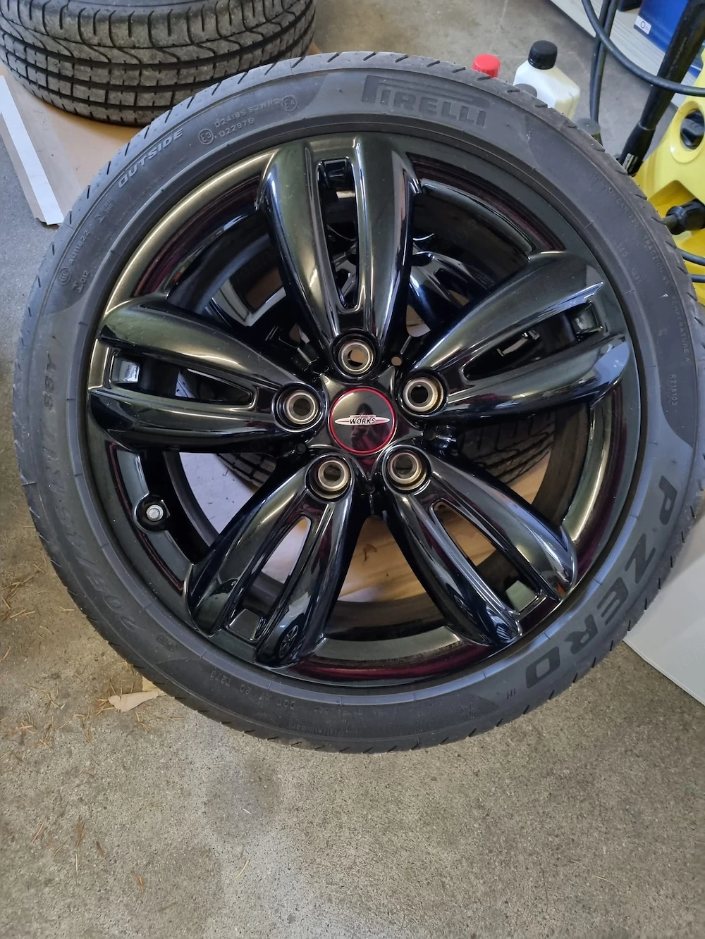 MINI JCW Track Spoke 17" Sommerkompletträder Pirelli P Zero