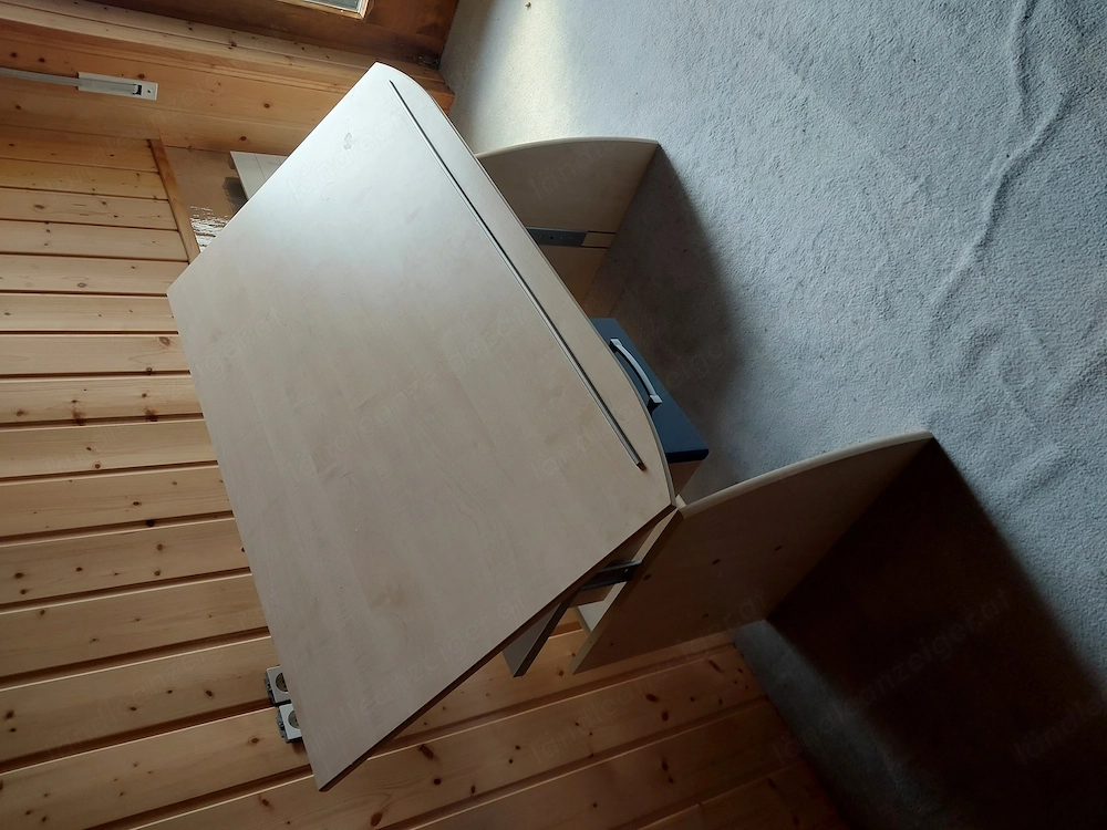 Schreibtisch