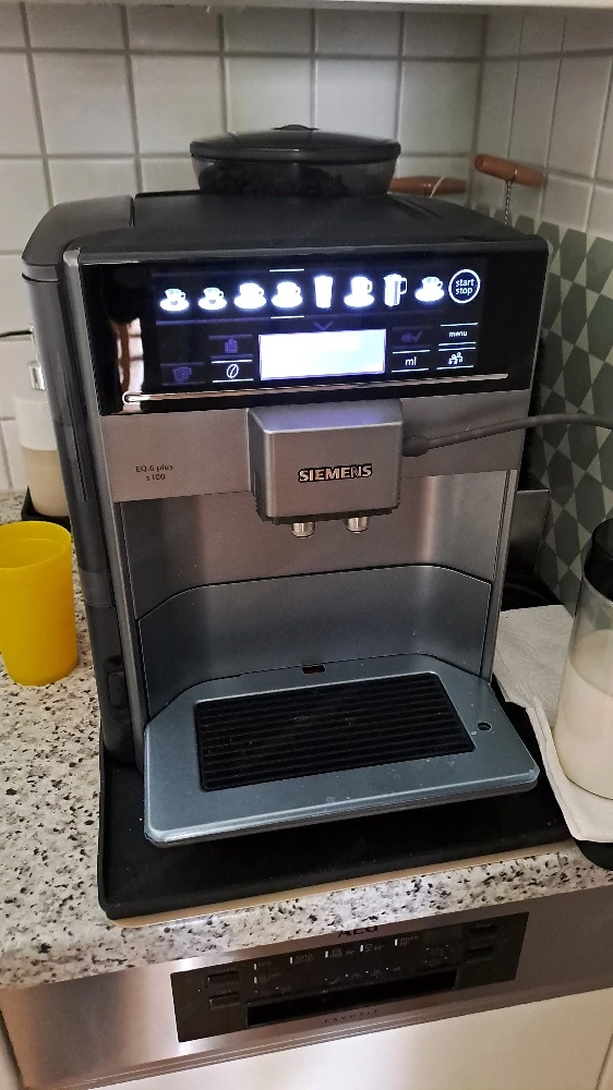 Siemens Kaffevoiiautomat EQ.PLUS s100 mit vielen neuen Teilen 
