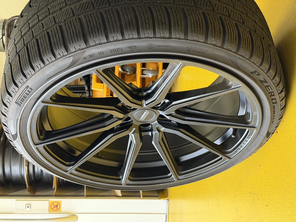 Vossen Alufelgen 22 Zoll schwarz.