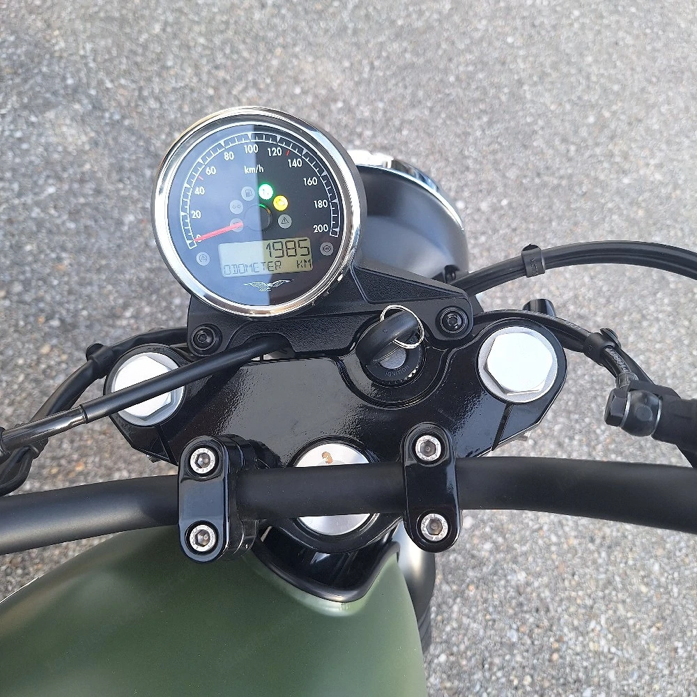    Zum Verkauf steht meine wunderschöne Moto Guzzi V7 III Stone aus dem Jahr 2018.  Die Maschine ist