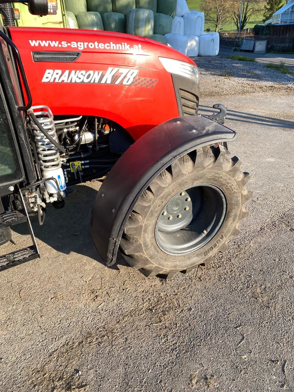 Branson Traktor 74Ps