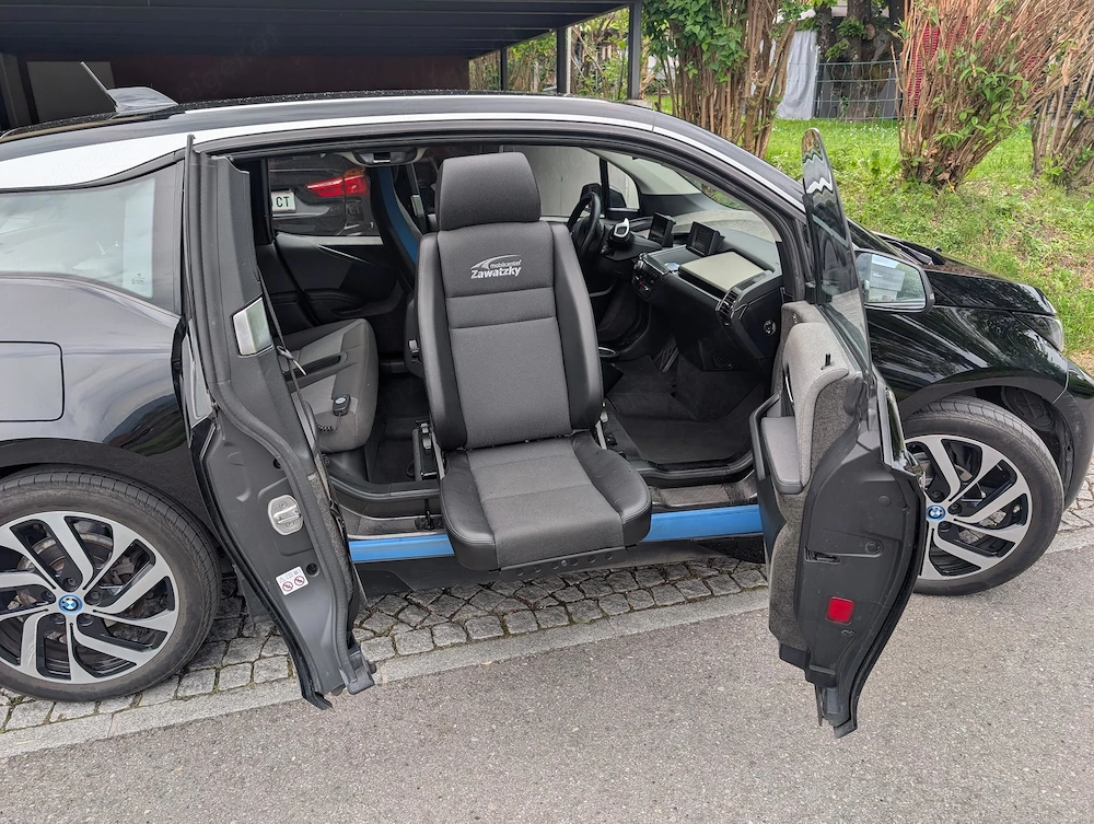 BMW I3 mit elektrischem Dreh- Schwenksitz für Beifahrer mit Handycap. 