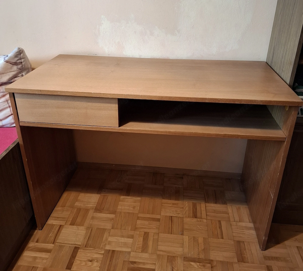 Schreibtisch