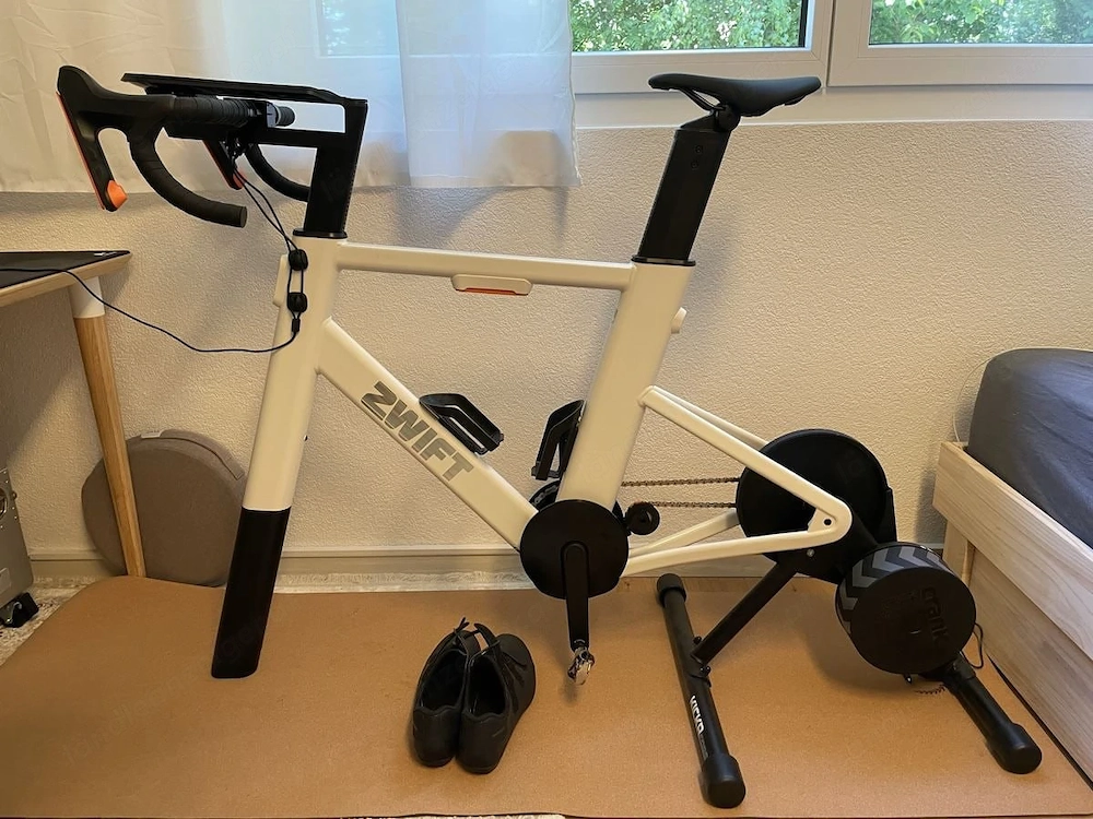 Zwift Ride + Wahoo Kickr Core Smart Trainer Bike, Heimtrainer