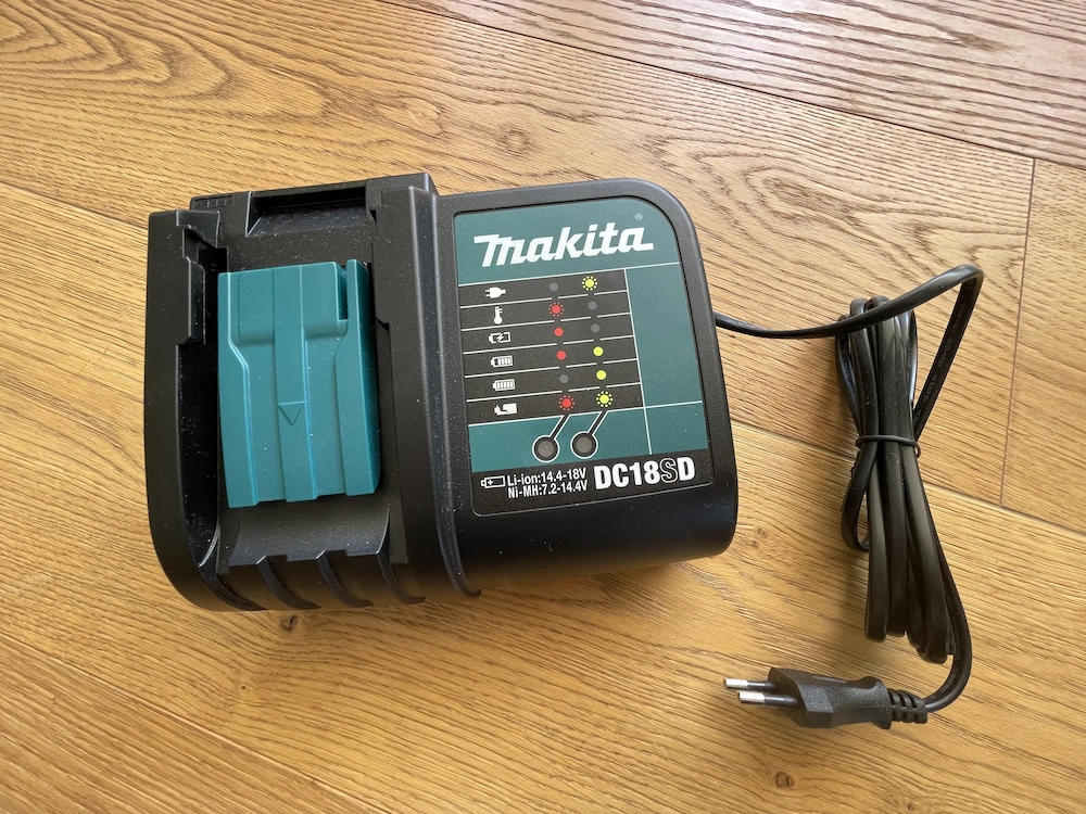 Makita Ladegerät DC18SD NEU