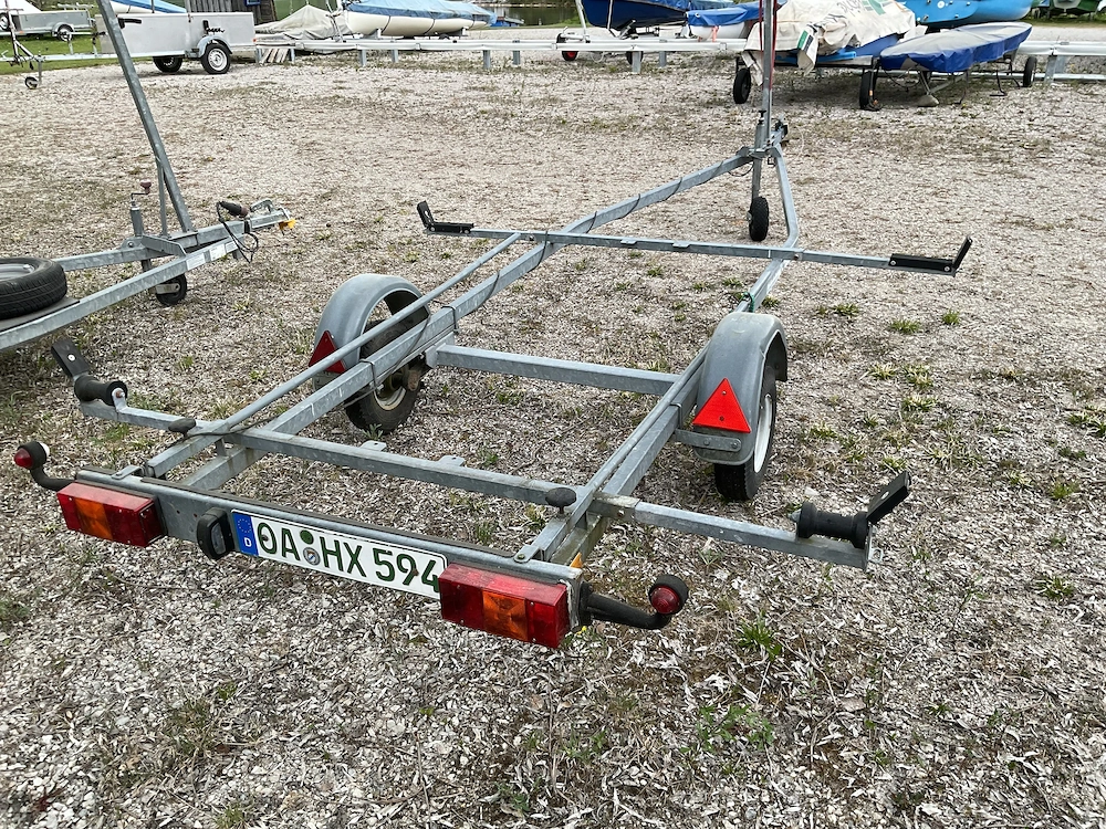 Trailer Harbeck Bootsanhänger für Katamaran