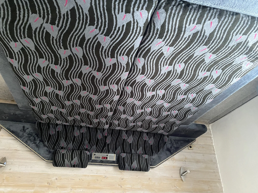 Alles muss raus Bett und Schiebeschrank