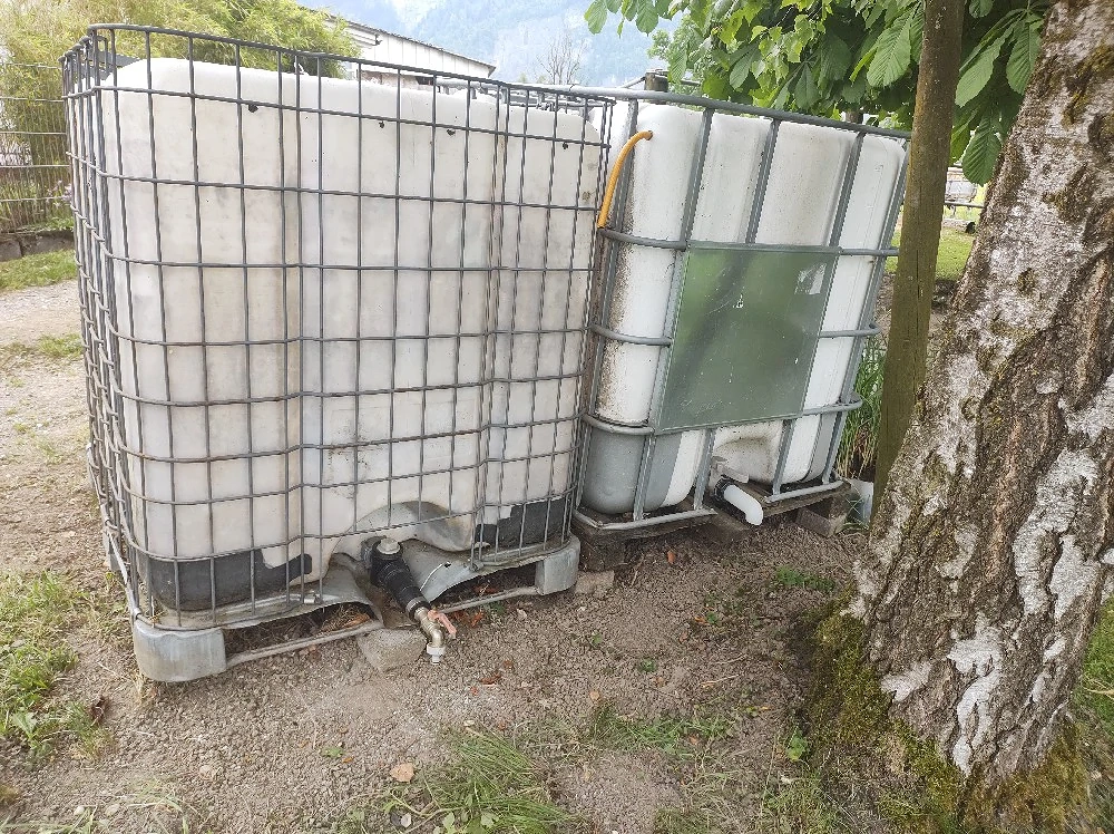 2 x Wassertank 1000Liter zu verkaufen. Pro Stück 20   beide zusammen 35 