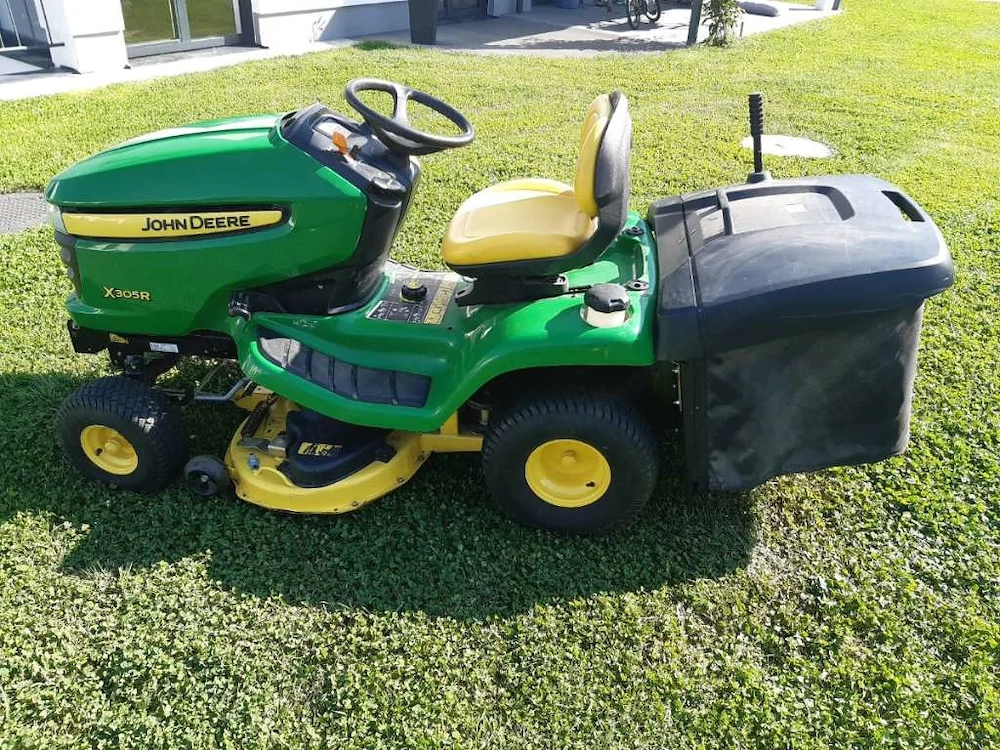 John Deere Rasenmähertraktor