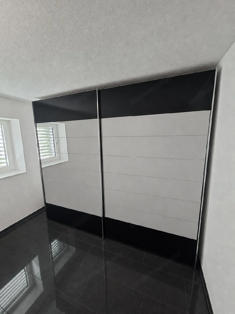 Kleiderschrank