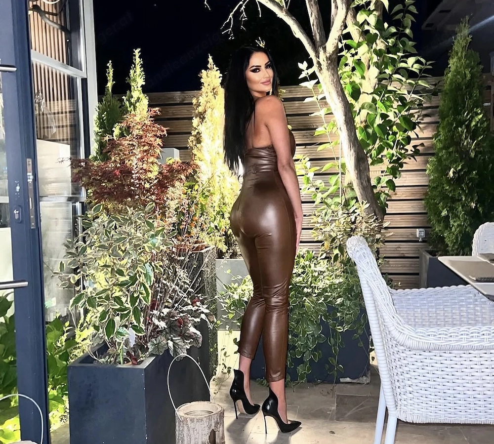 Ariana Neu Aus Italien 