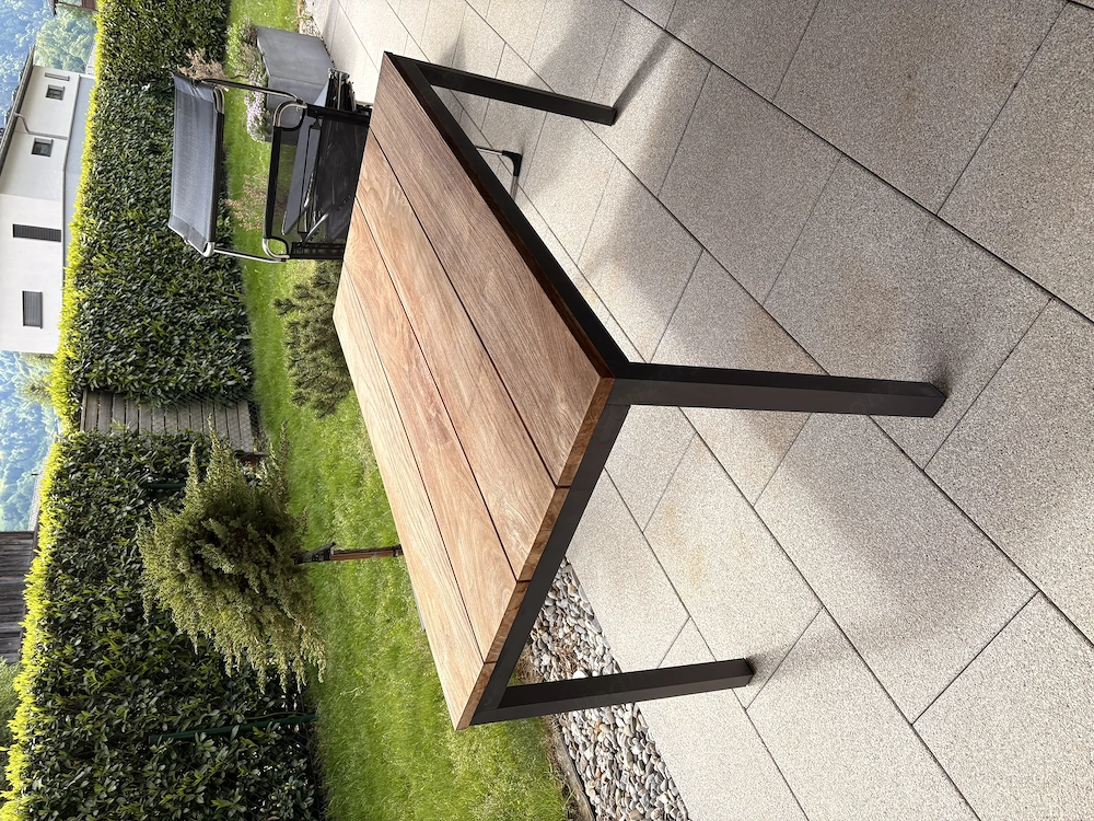 Gartenmöbel - Set Tisch und Stühle 