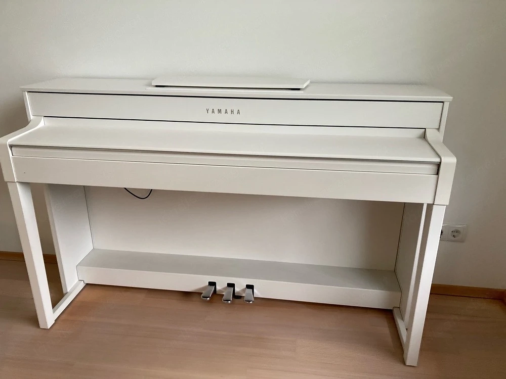 Yamaha Clavinova CLP-535 weiss