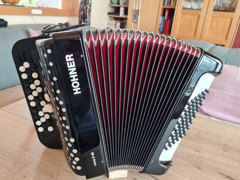 Akkordeon Hohner Nova 