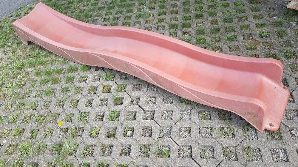 Rutschbahn rot