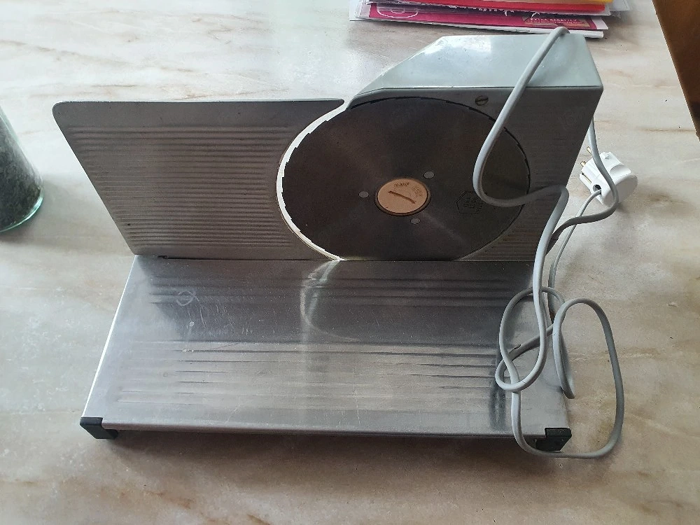 Brotschneidemaschine