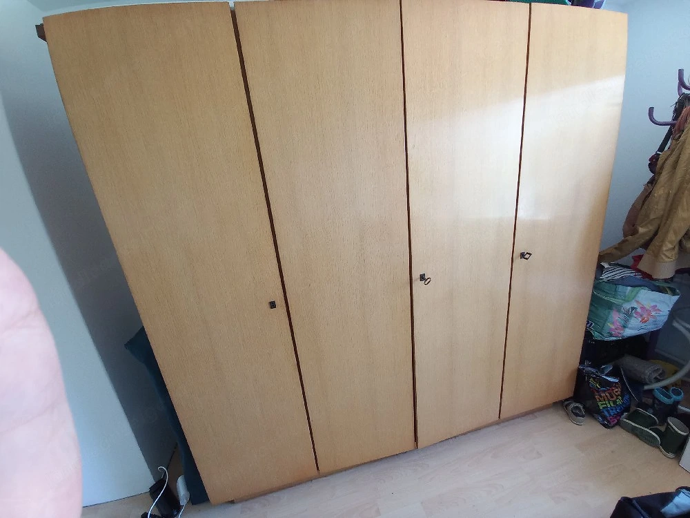 Schrank zu verschenken 