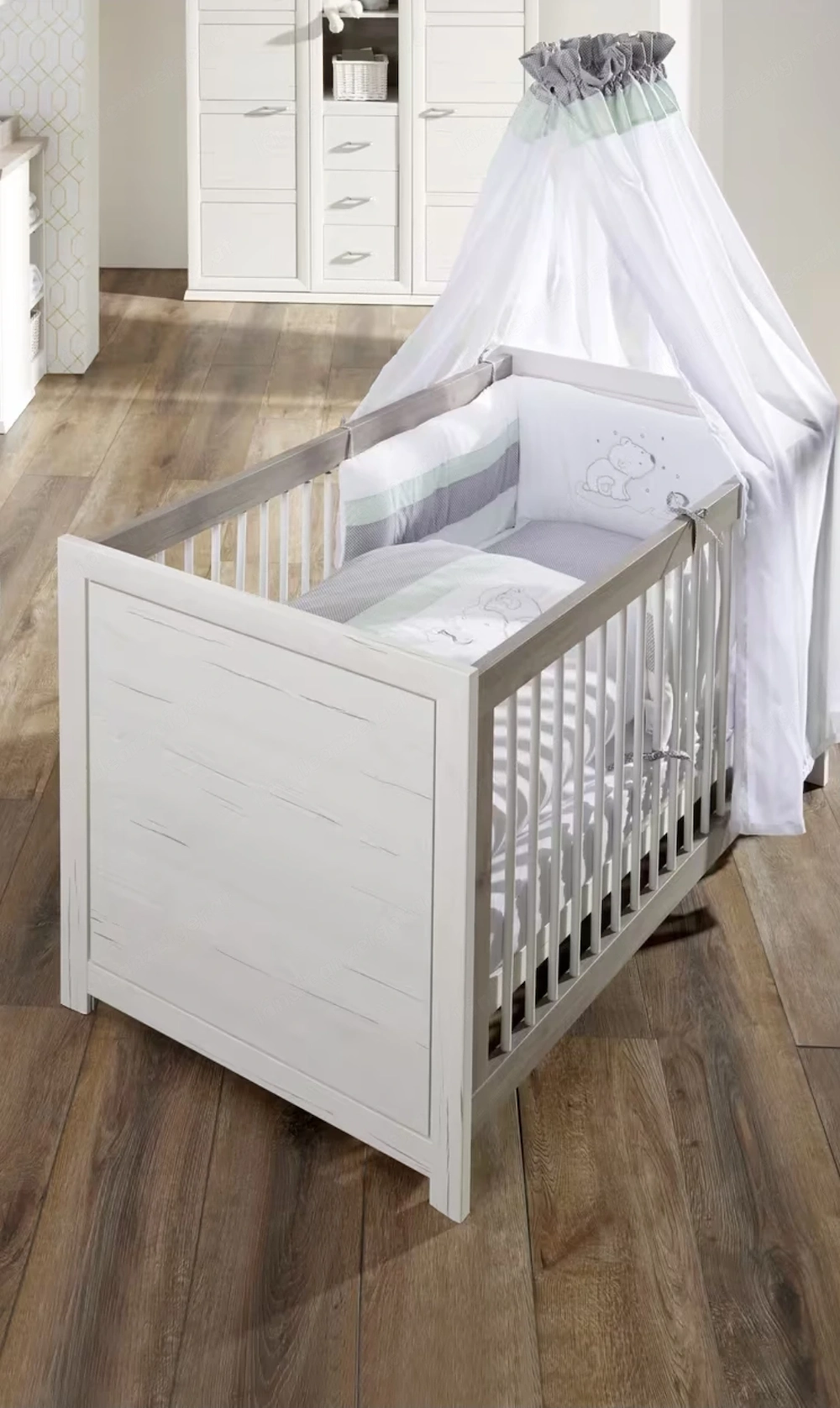 Baby-Kinderbett