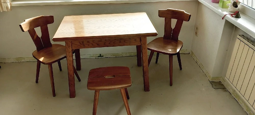 Tisch mit Schublade 