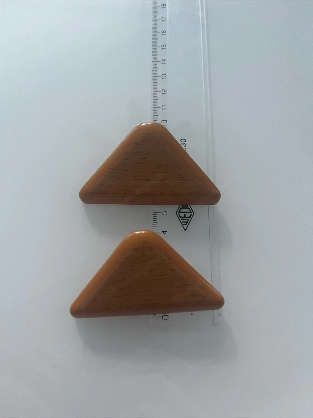 2x Dreieckige Möbelabdeckungen   Kunststoff in Holzoptik