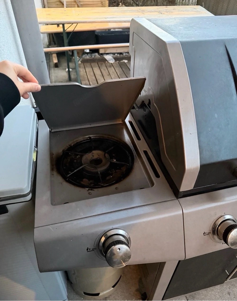 Gasgrill mit 4 Brennern