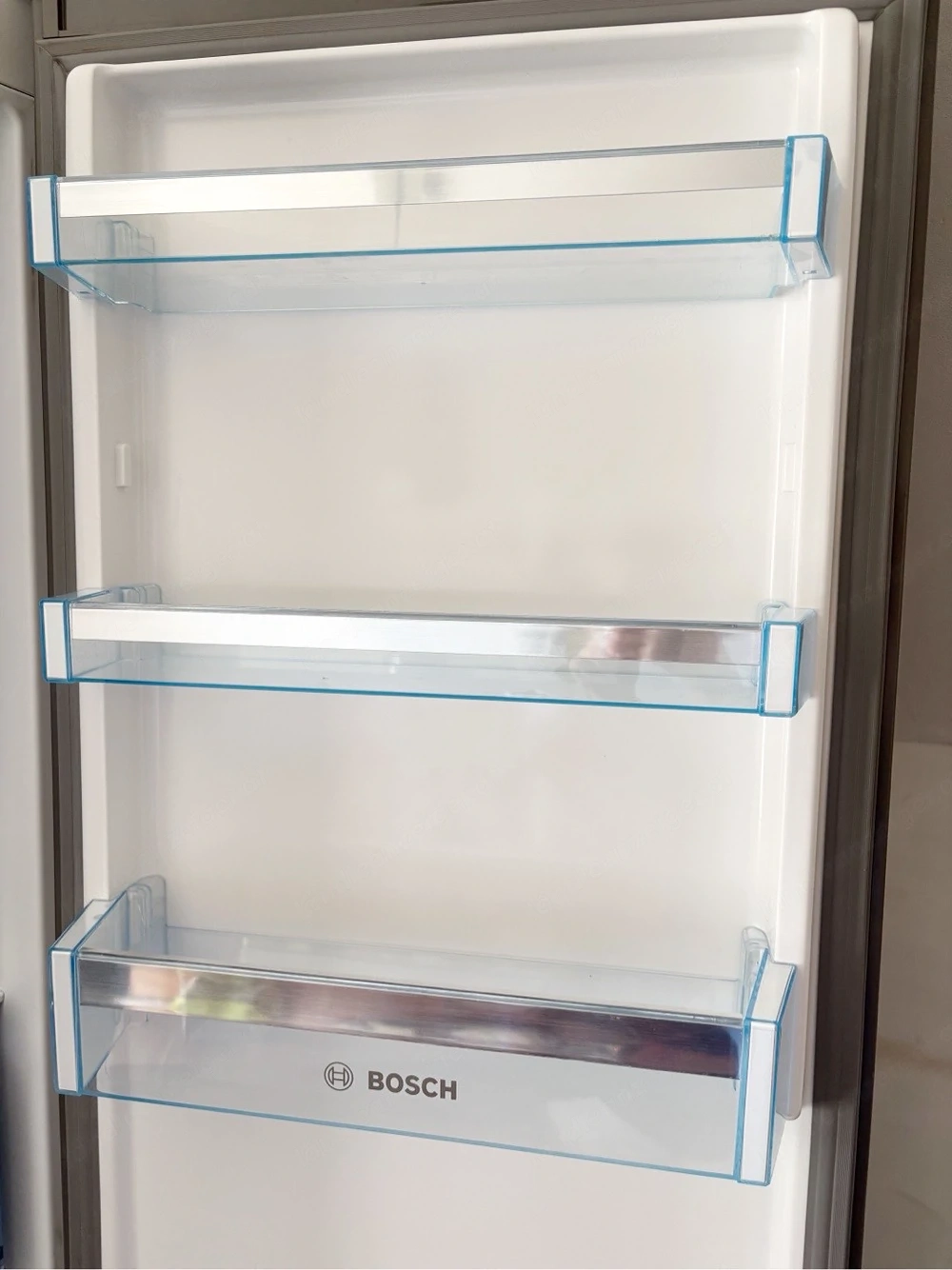 Bosch No Frost Serie 4, Freistehende Kühl-Gefrier-Kombination mit Gefrierbereich unten, 203 x 60