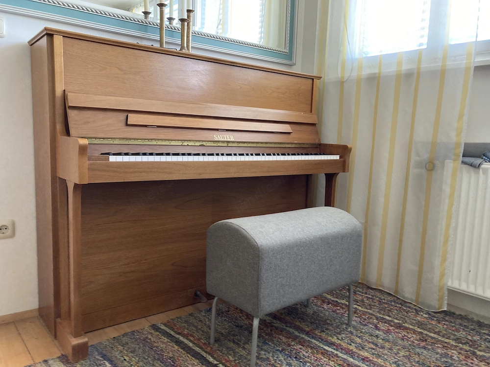 Klavier  Marke  SAUTER  +  Hocker