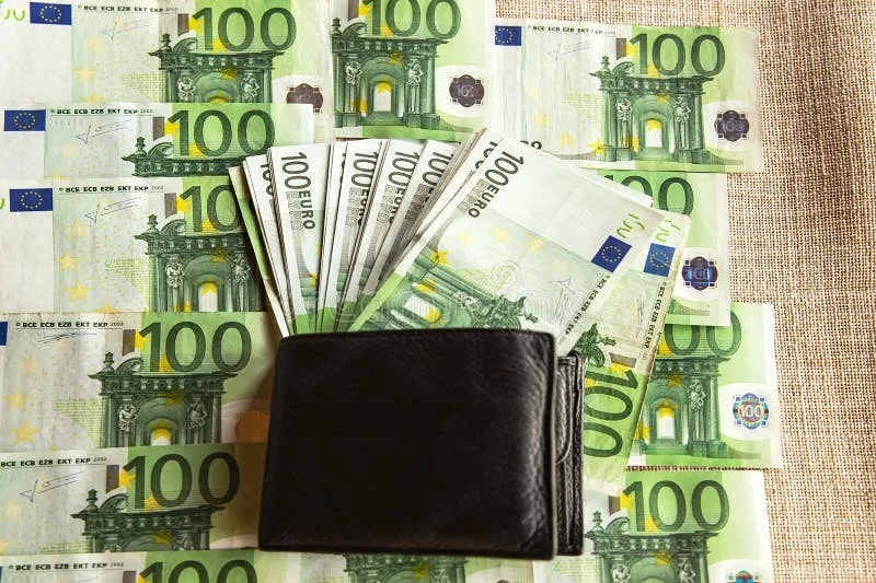 Wir bieten Kredite: und Investitionen zu sehr günstigen Konditionen an.