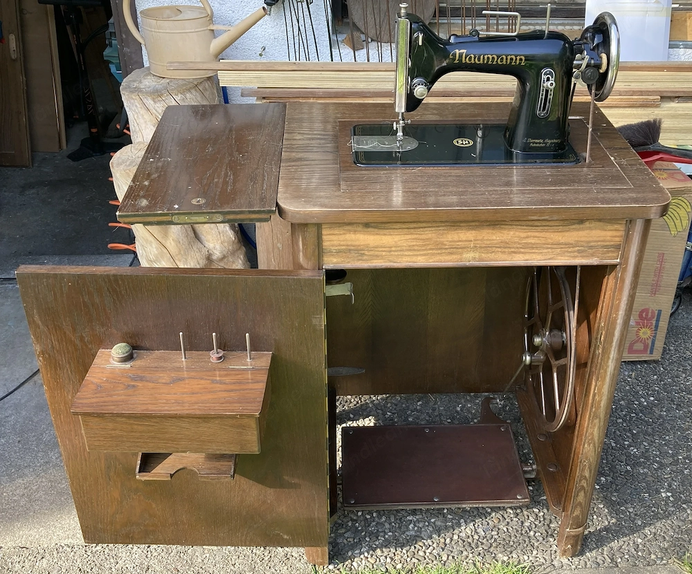 Naumann Nähmaschine mit Unterschrank
