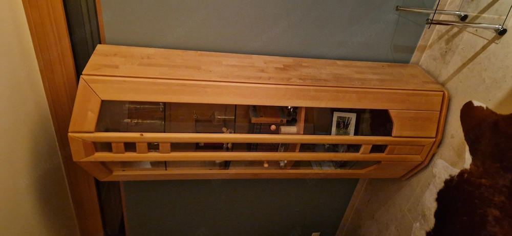 Massivholz Wohnzimmerschrank mit Glas und Beleuchtung