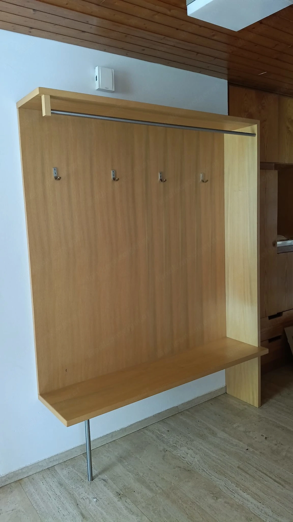Garderobe zu VERSCHENKEN (Holz, sehr guter Zustand)