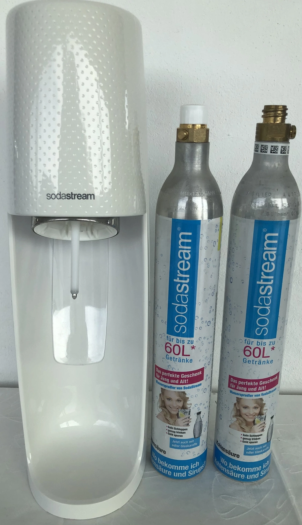Sodastream weiß mit 2 Stück CO2 Zylinder eine Stück lehr der andere neu ungeöffnet