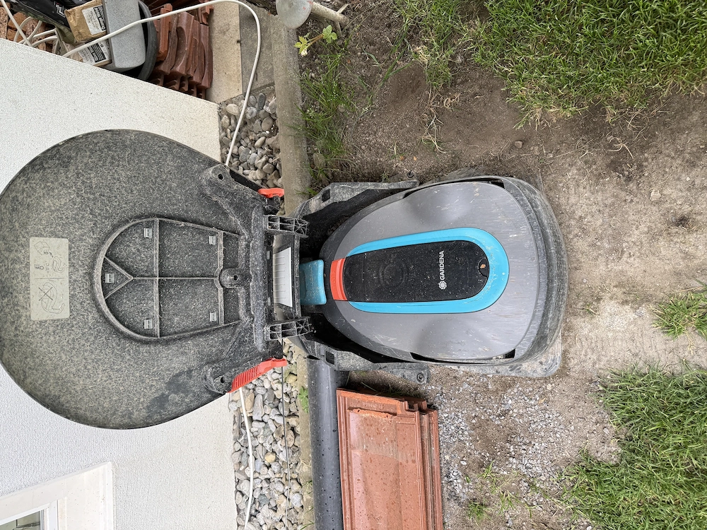 Mähroboter Gardena inklusive Haube